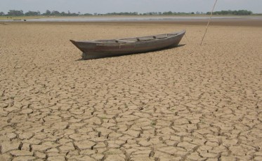 Cidades começam a entrar em colapso por conta da falta de água